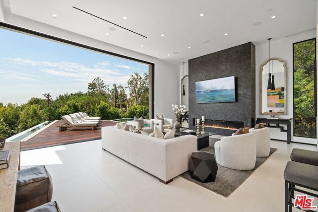 1200 Angelo Drive, Beverly Hills, CA 90210