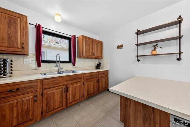 10421 Fourwinds Court, St Louis, MO 63114