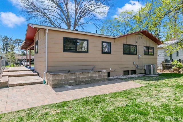 10421 Fourwinds Court, St Louis, MO 63114