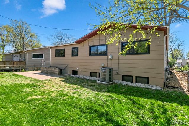 10421 Fourwinds Court, St Louis, MO 63114