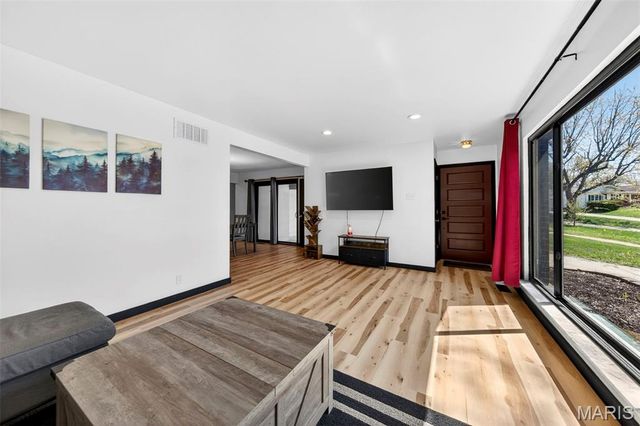 10421 Fourwinds Court, St Louis, MO 63114