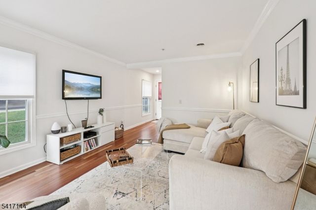 91 Roseland Ave, Caldwell Boro Twp., NJ 07006