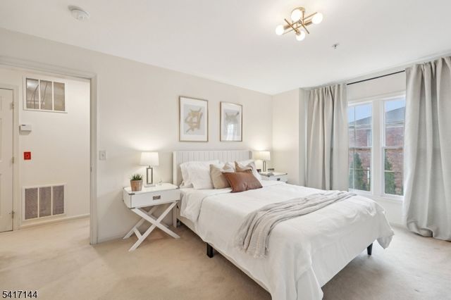 91 Roseland Ave, Caldwell Boro Twp., NJ 07006