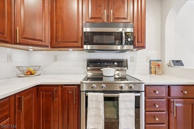 91 Roseland Ave, Caldwell Boro Twp., NJ 07006