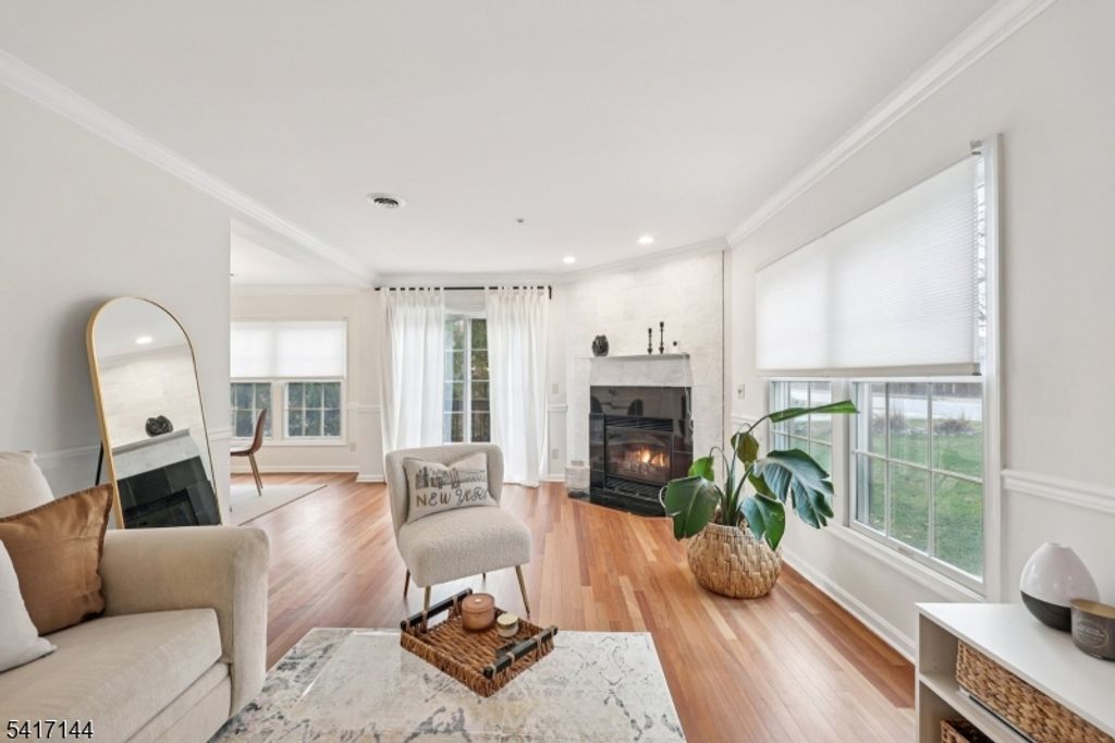 91 Roseland Ave, Caldwell Boro Twp., NJ 07006