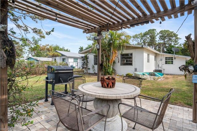 1097 Sperling AVE, Naples, FL 34103