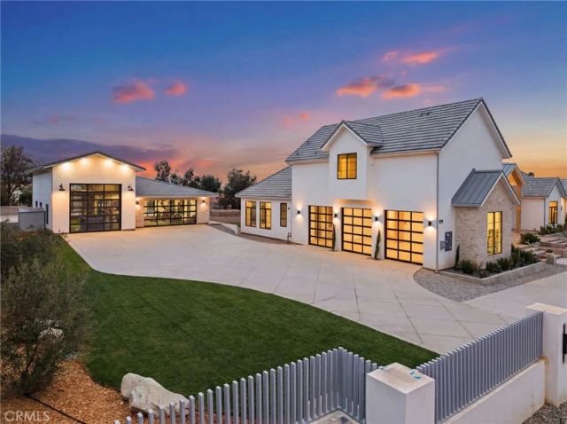 3100 Garretson Avenue, Corona, CA 92881