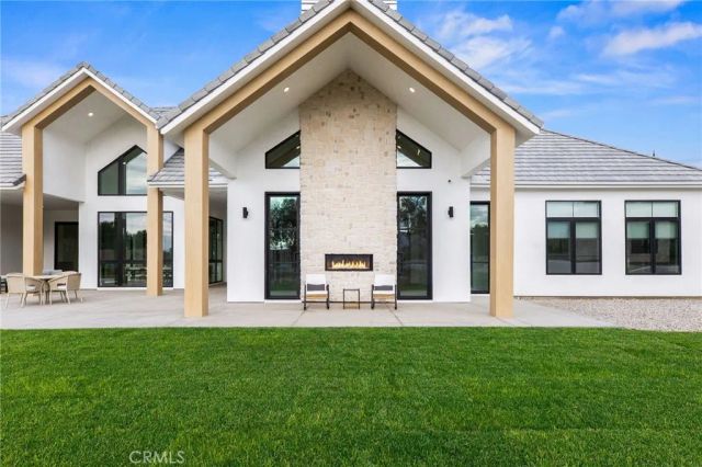 3100 Garretson Avenue, Corona, CA 92881