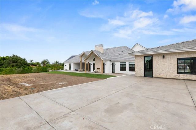 3100 Garretson Avenue, Corona, CA 92881