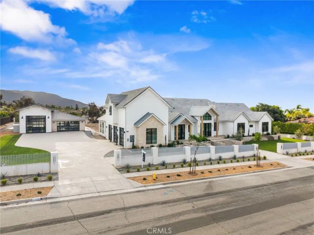 3100 Garretson Avenue, Corona, CA 92881