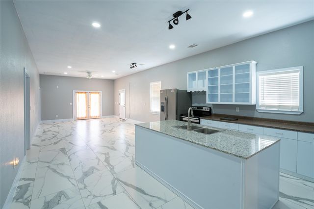 661 Hidden Oak RD, Dale, TX 78616