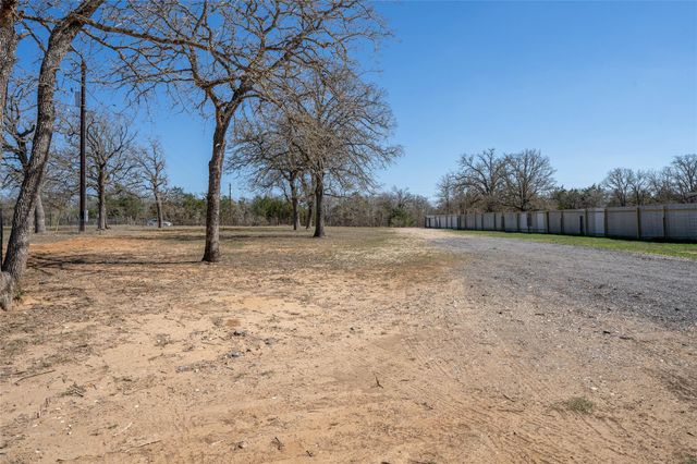 661 Hidden Oak RD, Dale, TX 78616