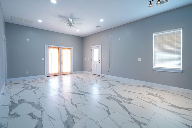 661 Hidden Oak RD, Dale, TX 78616