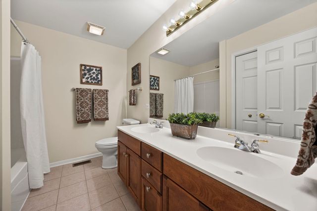 1N165 Mission Court, Winfield, IL 60190