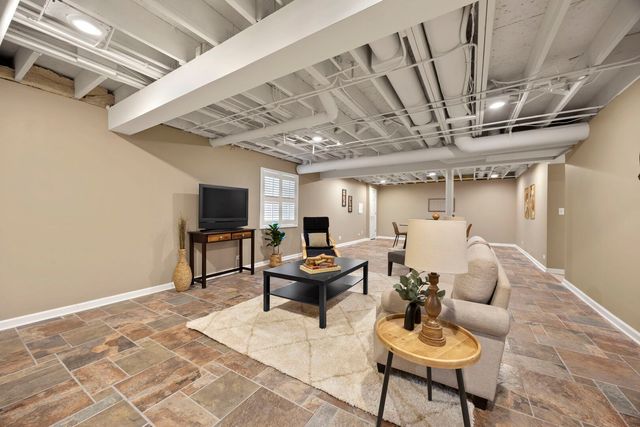 1N165 Mission Court, Winfield, IL 60190