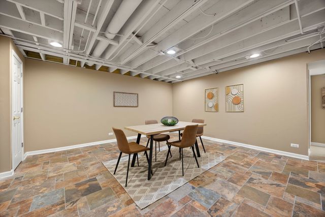 1N165 Mission Court, Winfield, IL 60190