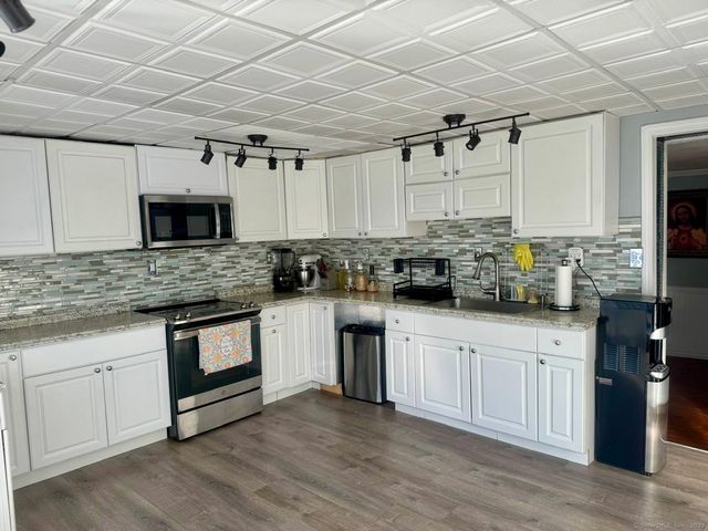 310 Sentinel Hill Road, Derby, CT 06418