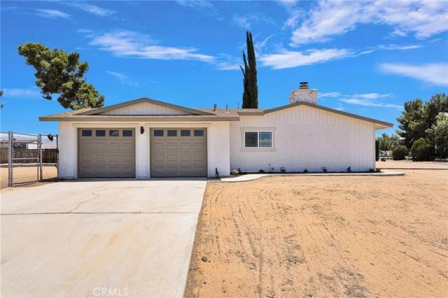21985 Maumee Road, Apple Valley, CA 92308
