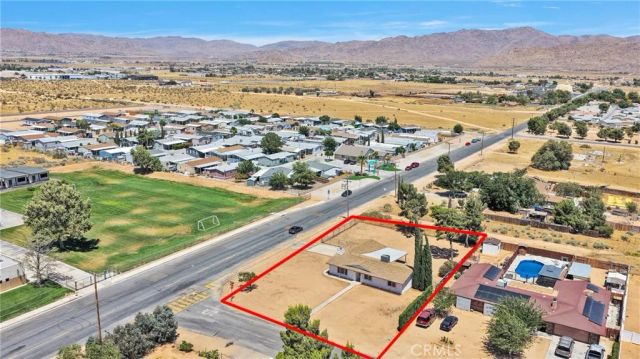 21985 Maumee Road, Apple Valley, CA 92308