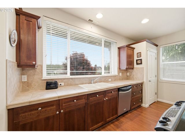 2220 Ne 141ST Way, Vancouver, WA 98686
