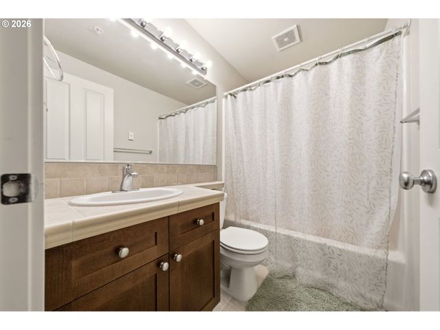 2220 Ne 141ST Way, Vancouver, WA 98686