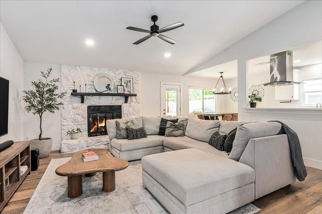 2108 Deadwood DR, Austin, TX 78744