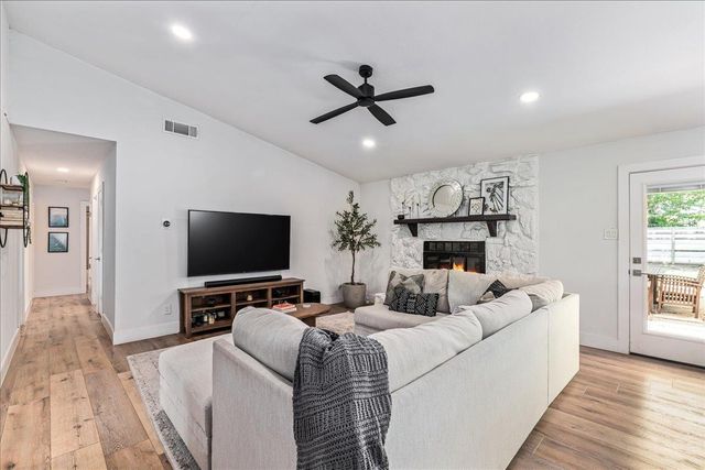 2108 Deadwood DR, Austin, TX 78744