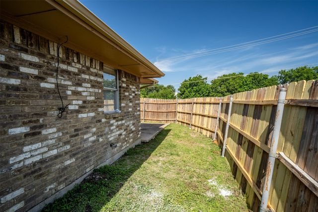 2223 Woodcreek B, Carrollton, TX 75006