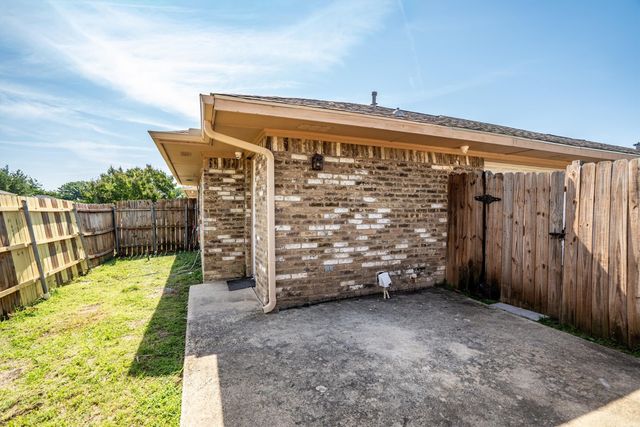 2223 Woodcreek B, Carrollton, TX 75006