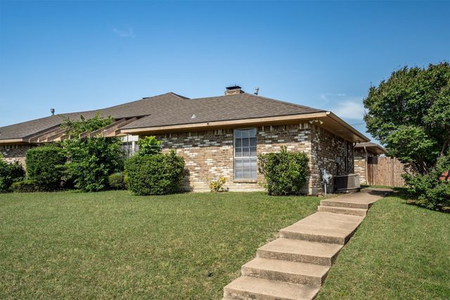2223 Woodcreek B, Carrollton, TX 75006