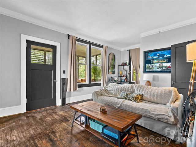 111-113 Stewart Street, Hendersonville, NC 28792