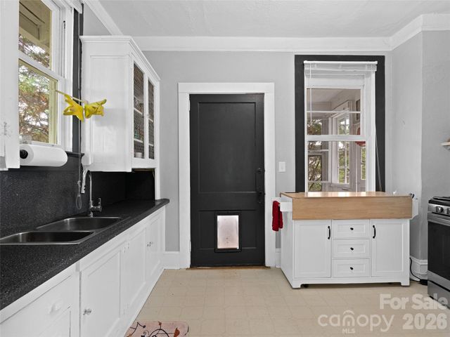 111-113 Stewart Street, Hendersonville, NC 28792