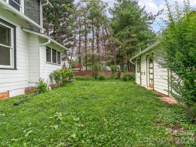111-113 Stewart Street, Hendersonville, NC 28792