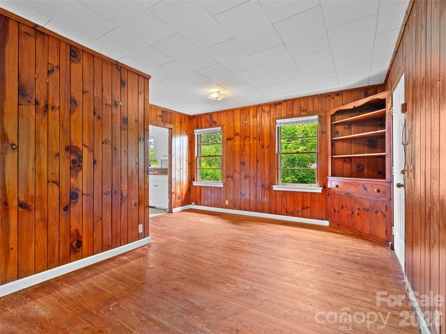 111-113 Stewart Street, Hendersonville, NC 28792