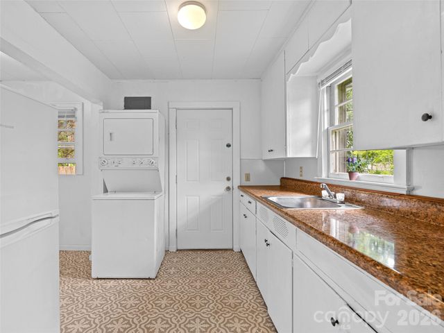 111-113 Stewart Street, Hendersonville, NC 28792