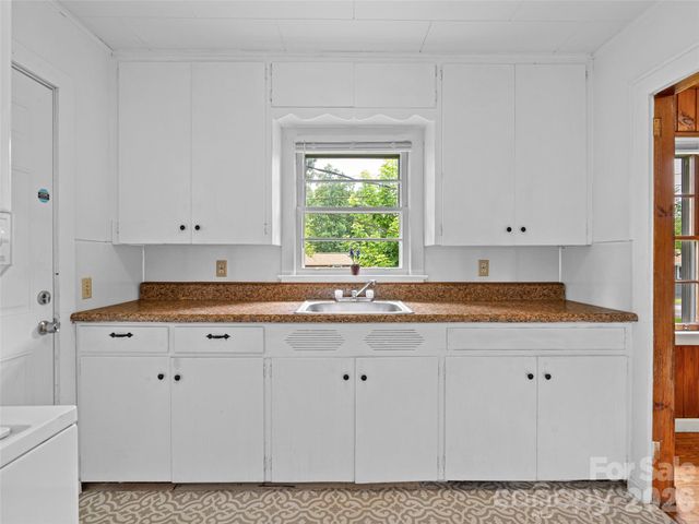 111-113 Stewart Street, Hendersonville, NC 28792