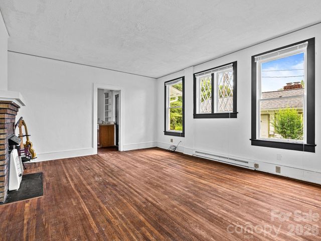 111-113 Stewart Street, Hendersonville, NC 28792