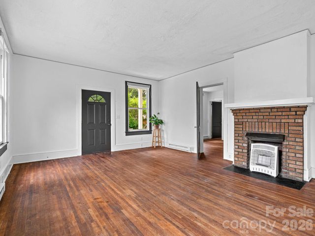 111-113 Stewart Street, Hendersonville, NC 28792