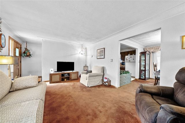 10451 Primrose Dr, North Huntingdon, PA 15642