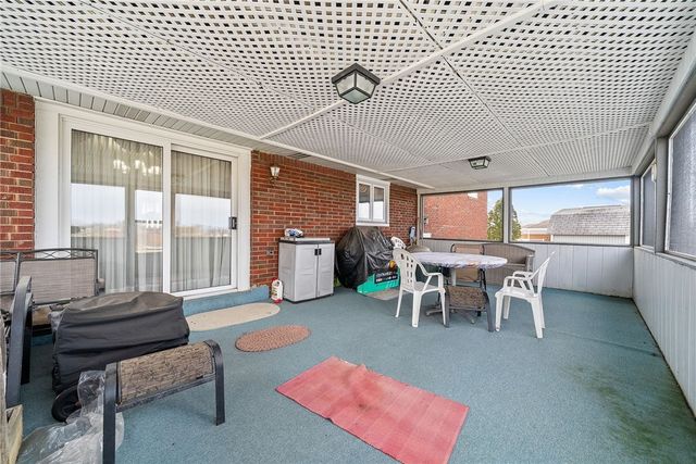 10451 Primrose Dr, North Huntingdon, PA 15642