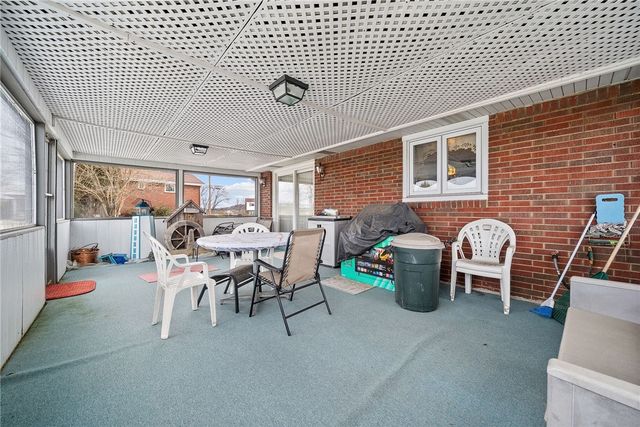 10451 Primrose Dr, North Huntingdon, PA 15642