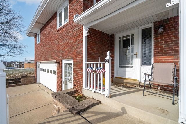 10451 Primrose Dr, North Huntingdon, PA 15642