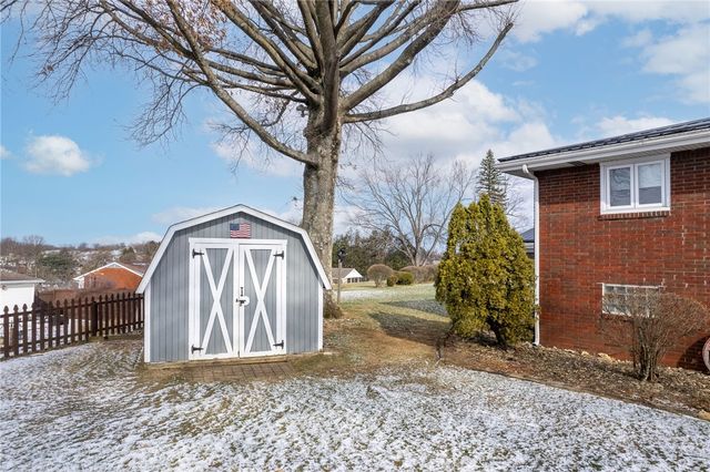 10451 Primrose Dr, North Huntingdon, PA 15642