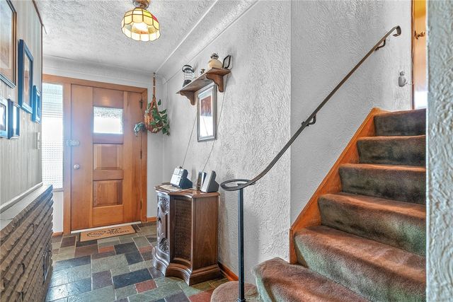 10451 Primrose Dr, North Huntingdon, PA 15642