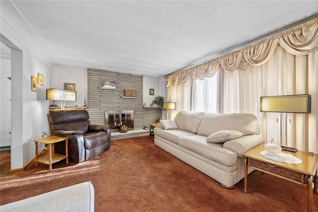 10451 Primrose Dr, North Huntingdon, PA 15642