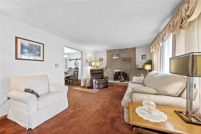 10451 Primrose Dr, North Huntingdon, PA 15642