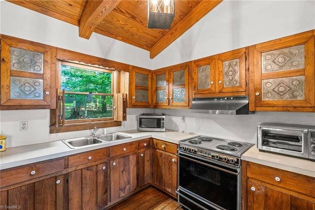 3607 NC Highway 268, Pilot Mountain, NC 27041