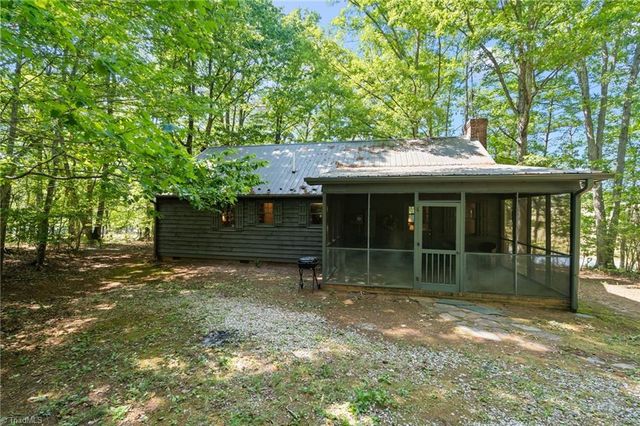 3607 NC Highway 268, Pilot Mountain, NC 27041
