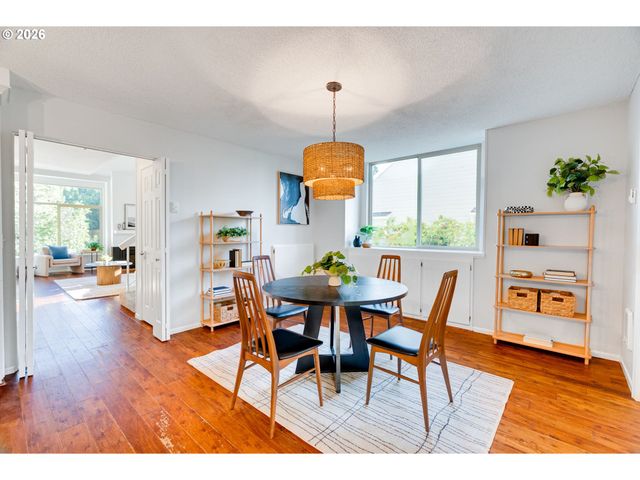 1796 BONNIEBRAE Dr, Lake Oswego, OR 97034
