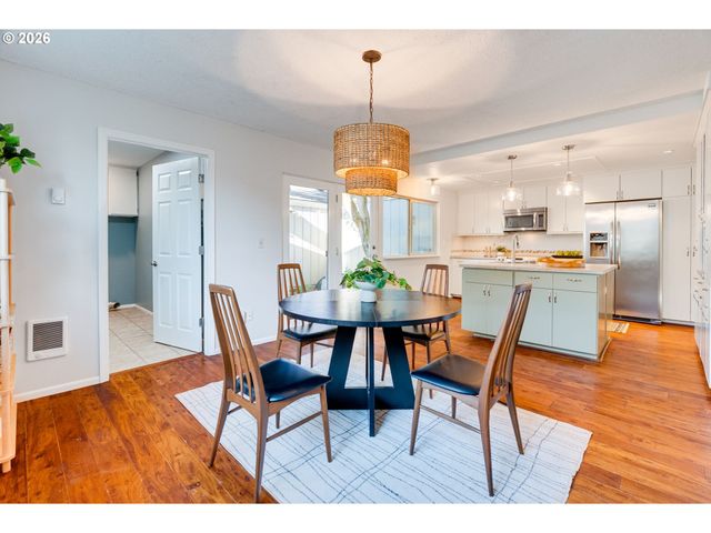 1796 BONNIEBRAE Dr, Lake Oswego, OR 97034